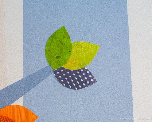 Un trozo de papel con hojas y lunares, perfecto para un fotógrafo de interiores creativo.