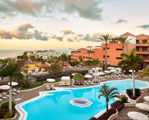 Fotografía de la piscina del Hotel Jardines de Teide en Tenerife